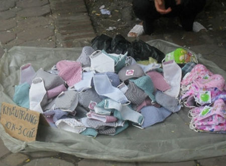 Khẩu trang vỉa hè không thể loại bỏ nhiểu bụi bẩn nhỏ như khẩu trang hoạt tính Khẩu trang vỉa hè không thể loại bỏ nhiểu bụi bẩn nhỏ như khẩu trang hoạt tính